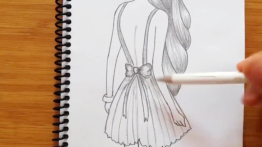 نقاشی دخترانه با لباس زیبا